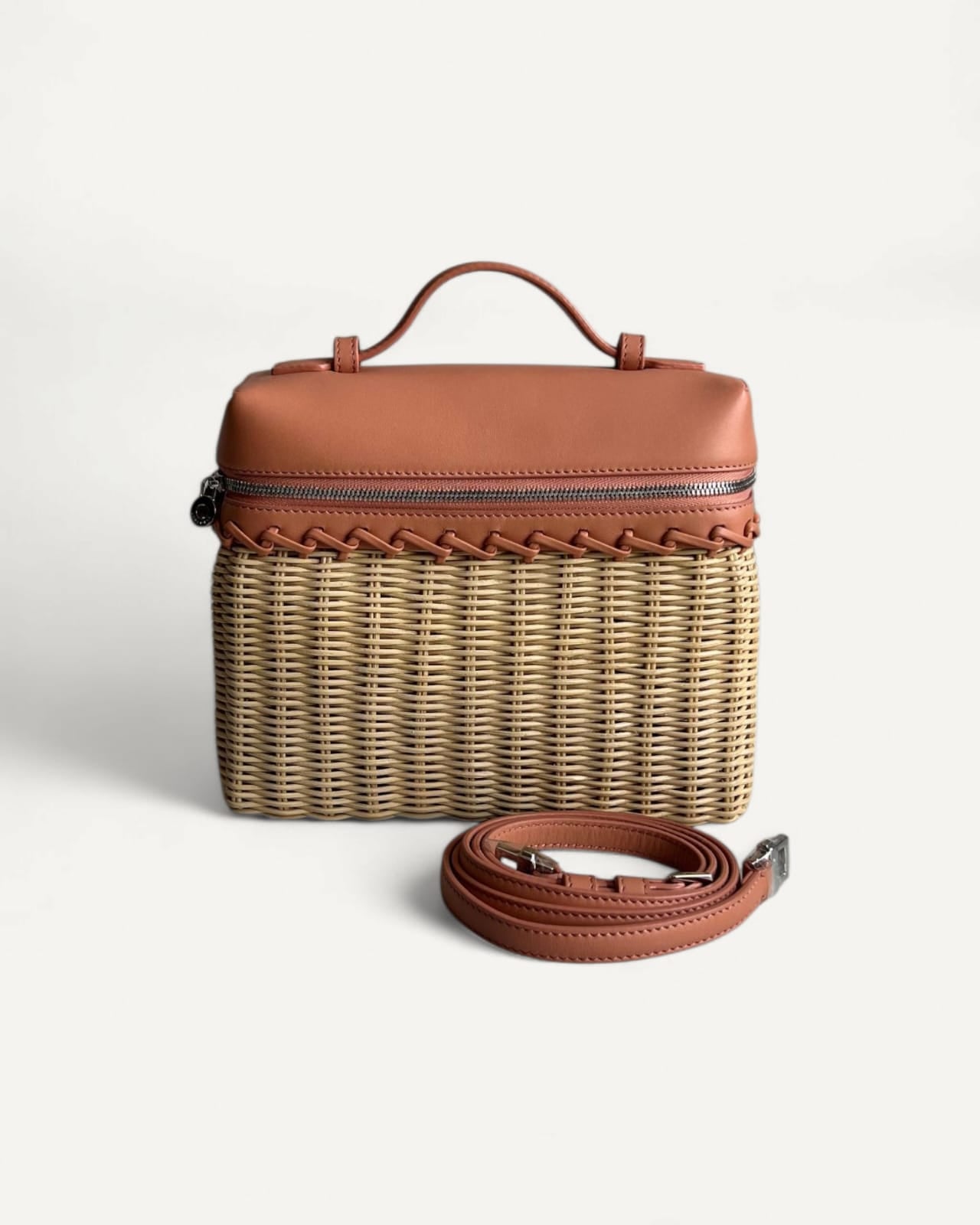 Bolsa Loro Piana Extra Pocket L19 North-South Wicker – Front Row
