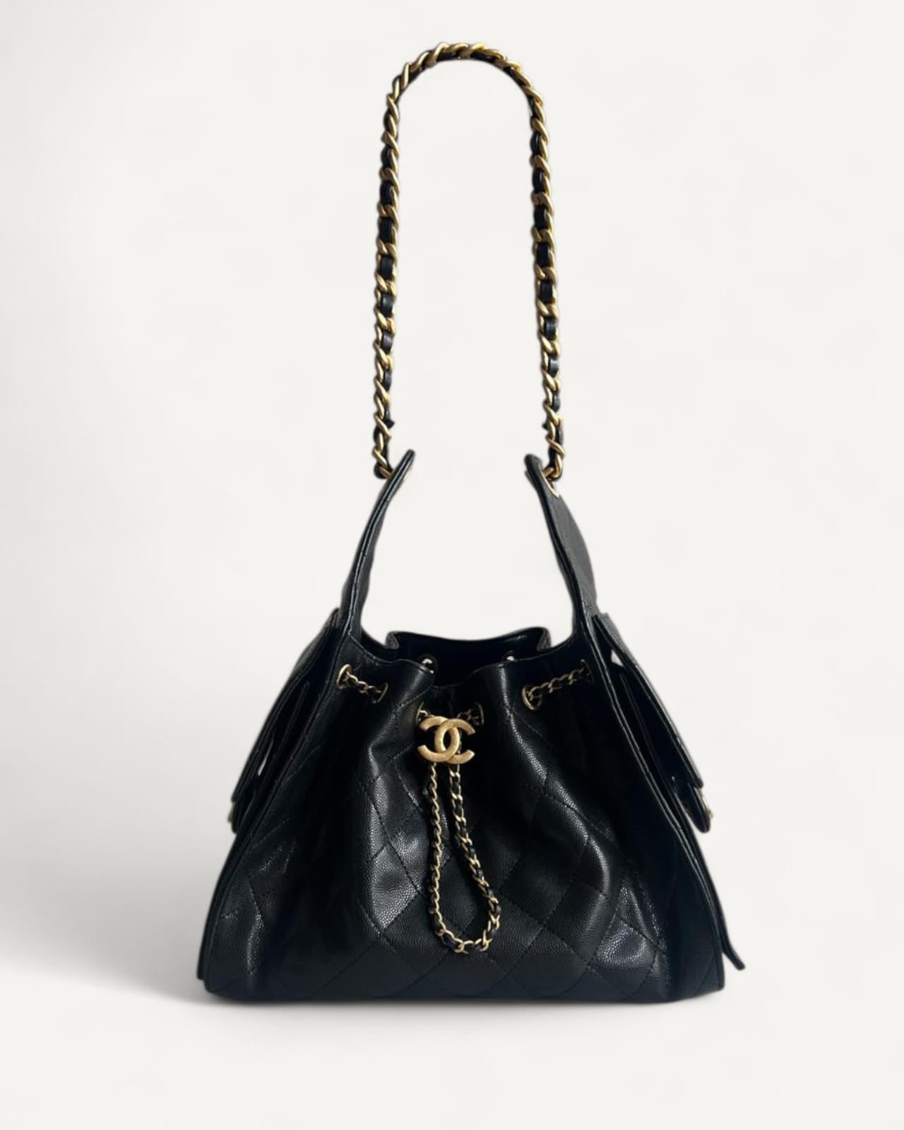 Bolsa Chanel 25 Small Preto com Ferragens Douradas – Front Row