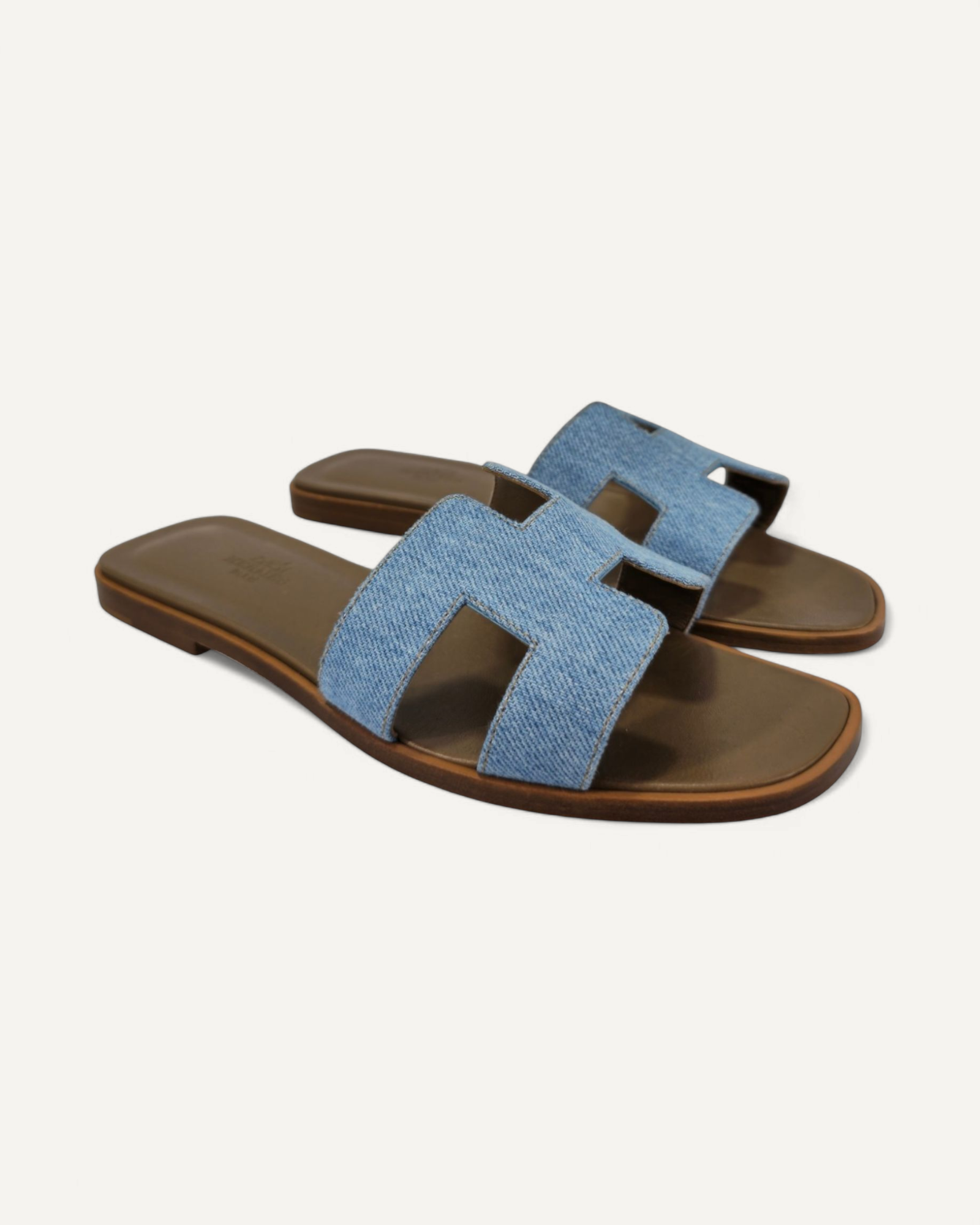 Sandália Rasteira Hermès Oran Denim – Front Row