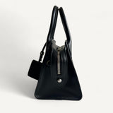 Bolsa Prada Monochrome Preta com Ferragens Prateadas