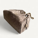Bolsa Chanel 25 Large Suede Bege com Ferragens Douradas