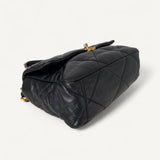 Bolsa Chanel 19 Média Preta com Ferragens Douradas