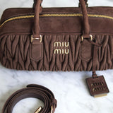 Bolsa Miu Miu Arcadie Camurça Marrom Pequena