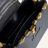 Bolsa Louis Vuitton Capucines Mini Preta com Ferragens Douradas