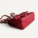 Bolsa Chanel Classic Flap Mini Rosa Coral com Ferragens Douradas
