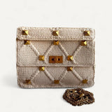 Bolsa Valentino Roman Stud Knit em Tricô Of-White com Ferragens Douradas
