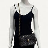 Bolsa Chanel Marrom com Ferragem Dourada e Prata