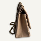 Bolsa Chanel 2.55 Reissue Bege com Ferragens Douradas