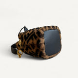 Bolsa Fendi Bucket Mon Tresor Mini com Pelos e Estampa Zucca