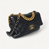 Bolsa Chanel 19 Média Preta com Ferragens Douradas