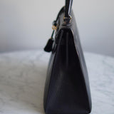 Bolsa Hermès Kelly 32 Taurillon Noir com Ferragens Gold
