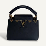 Bolsa Louis Vuitton Capucines Mini Preta com Ferragens Douradas