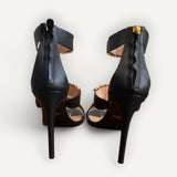 Sandália Moschino Logo-Letter em Couro Preto