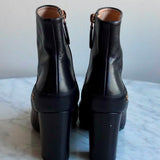 Bota Chanel CC Em Couro Preto