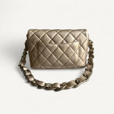 Bolsa Chanel Metallic Lambskin Lacquered Quilted Small Flap Gold