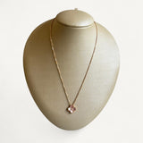 Colar Van Cleef & Arpels Alhambra em Ouro Rosé 18k com Madrepérola e Diamante Central