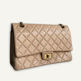 Bolsa Chanel 2.55 Reissue Bege com Ferragens Douradas