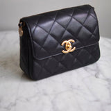 Bolsa Chanel Single Flap Caviar Small Preta com Gold Hardware