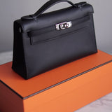 Bolsa Hermès Kelly Pochette Swift Noir com Ferragens Palladium