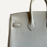 Bolsa Hermès Birkin 25 Gris Neve com Ferragens Gold