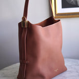 Bolsa Louis Vuitton Low Key Hobo Cognac Média