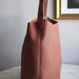 Bolsa Louis Vuitton Low Key Hobo Cognac Média