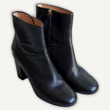 Bota Chanel CC Em Couro Preto