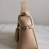 Bolsa Loro Piana Extra Bag L23 em Couro Calfskin Bege com Ferragens Douradas