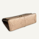 Bolsa Chanel 2.55 Reissue Bege com Ferragens Douradas