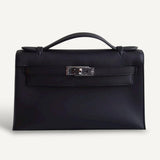 Bolsa Hermès Kelly Pochette Swift Noir com Ferragens Palladium