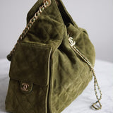 Bolsa Chanel 25 Couro Suede Verde Média com Ferragens Gold