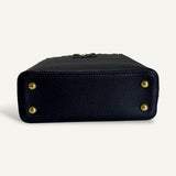 Bolsa Louis Vuitton Capucines Mini Preta com Ferragens Douradas