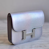 Carteira Constance Slim GoatSkin Prata com Ferragens Palladium