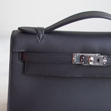 Bolsa Hermès Kelly Pochette Swift Noir com Ferragens Palladium