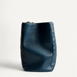 Bolsa Chanel Shopper Azul Marinho com Ferragens Prateadas