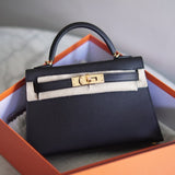 Bolsa Hermès Mini Kelly Epsom Noir com Ferragens Gold
