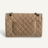Bolsa Chanel 2.55 Reissue Bege com Ferragens Douradas