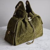 Bolsa Chanel 25 Couro Suede Verde Média com Ferragens Gold