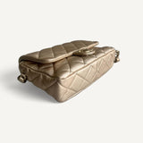 Bolsa Chanel Metallic Lambskin Lacquered Quilted Small Flap Gold