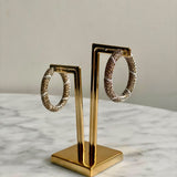 Argola Em Ouro Branco 18K Oval Boleada em Pavê com Diamantes  Champ | Diamantes Brancos
