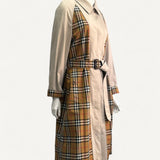 Trench Coat Burberry com Detalhes Xadrez - Tam 38