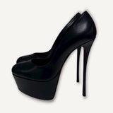 Scarpin Christian Louboutin Duvette Spikes Patent Suede Piou Piou