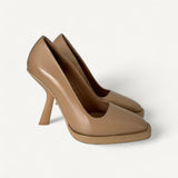 Scarpin Ferragamo Bege com Salto Alto