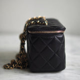 Bolsa Chanel Vanity Case Matelassê com Ferragens Douradas