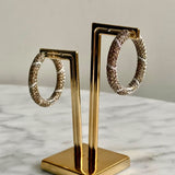 Argola Em Ouro Branco 18K Oval Boleada em Pavê com Diamantes  Champ | Diamantes Brancos