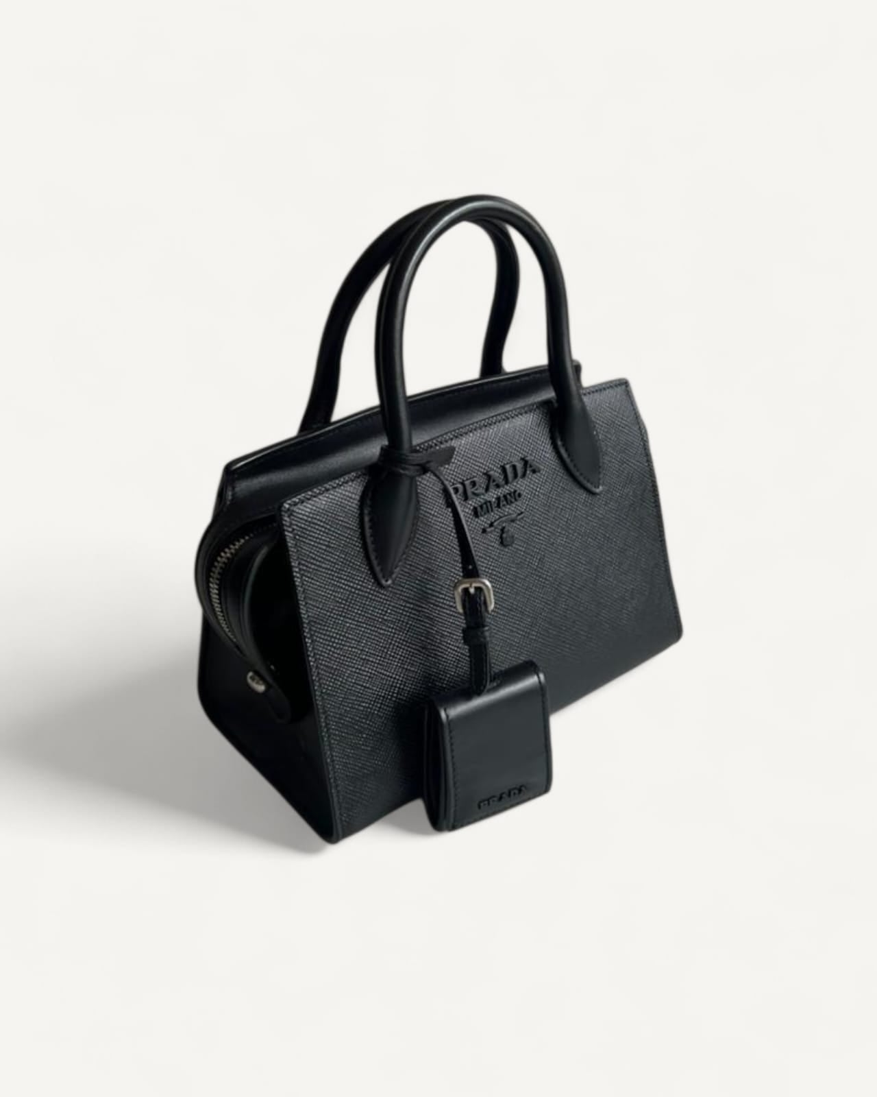 Prada – Front Row