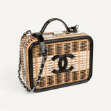 Bolsa Chanel Raffia Patent Small CC Filigree Vanity Case Preta