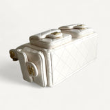 Bolsa Chanel Hobo Maxi com Ferragens Douradas