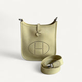 Bolsa Hermès Mini Evelyne Clemence Jaune Milton com Ferragens Palladium
