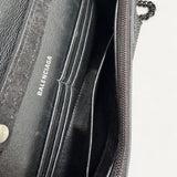 Bolsa Balenciaga Hourglass Wallet on Chain Preta Cravejada